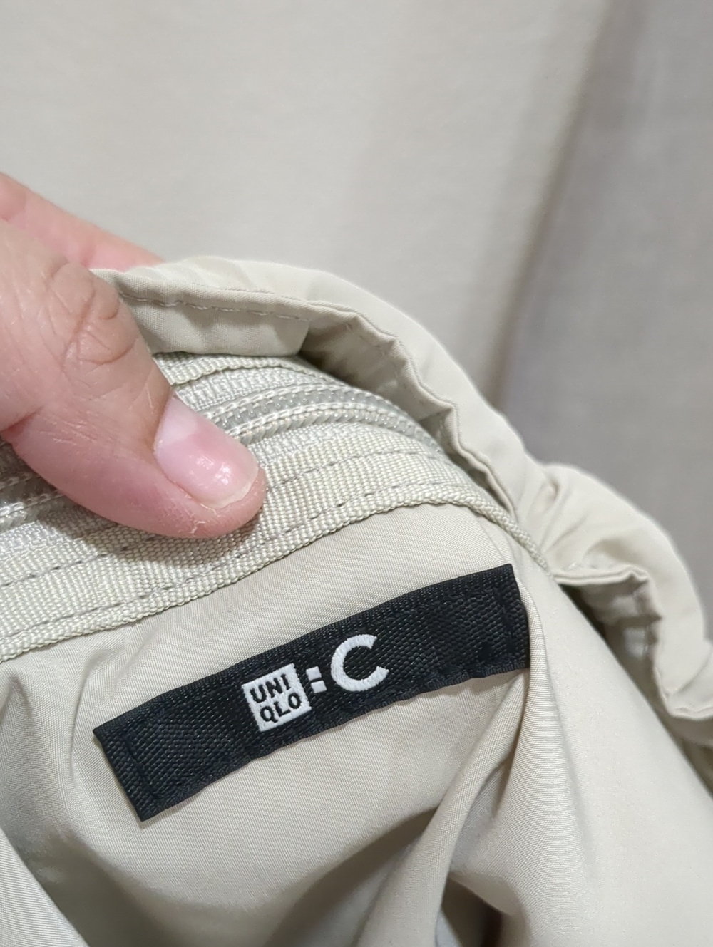 UNIQLO Drawstring Bag In Beige - Picture 5 of 16